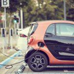 “La rivoluzione delle auto elettriche: Vantaggi, sfide e prospettive future”